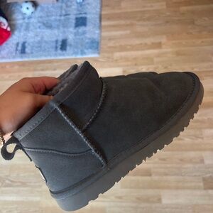 UGG mini